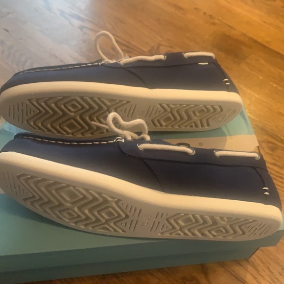 Toms Claremont Loafers - Picture 4 of 7